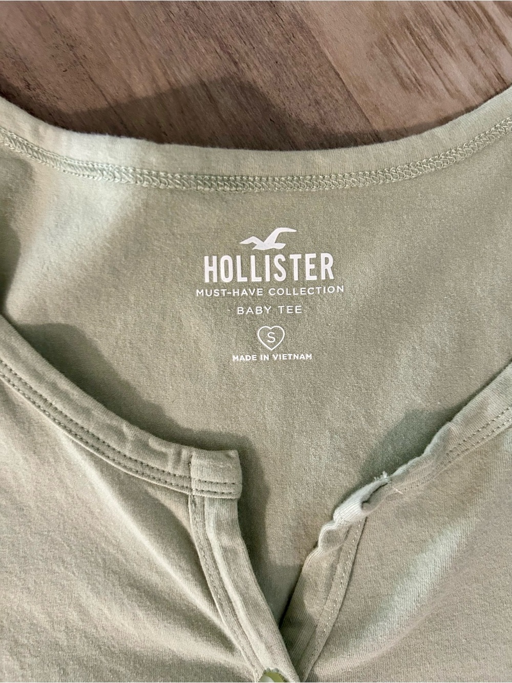 Hollister Sage Green Baby Tee Size S | Button Front Crop Top Stretch Cotton - Picture 3 of 5